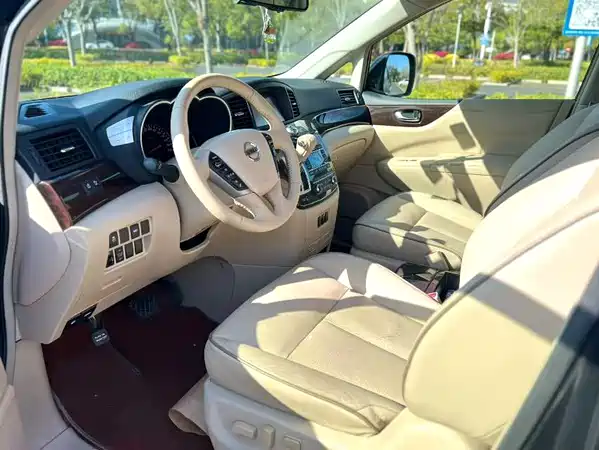 Nissan Quest 2015
