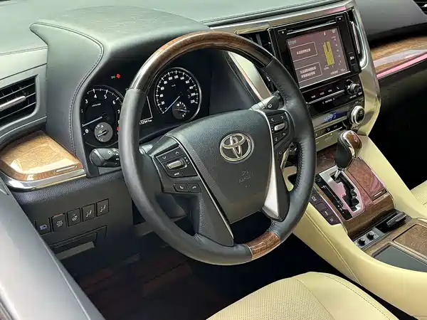 Toyota Alphard 2016