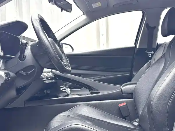 Hyundai Elantra 2023