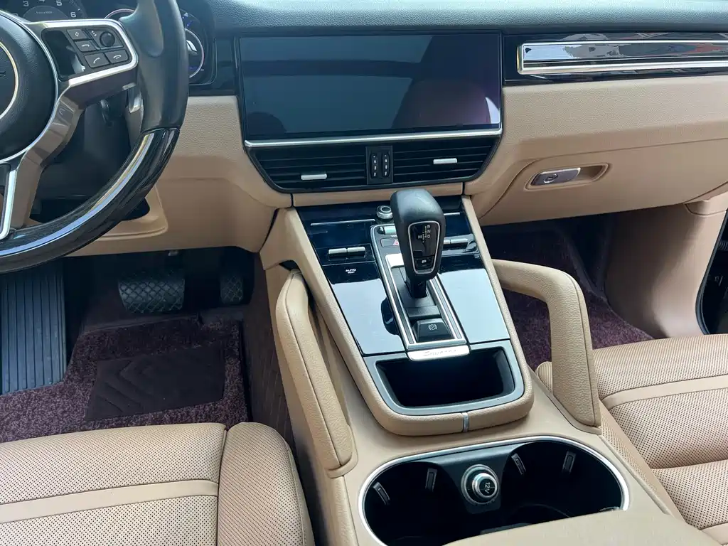 Porsche Cayenne 2019 — фото 16