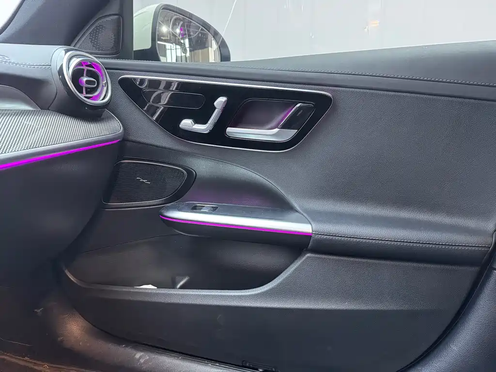 Mercedes-Benz C-Class 2023 — фото 16