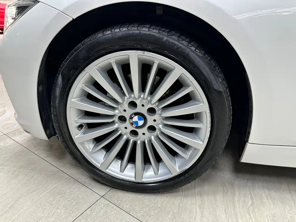 BMW 3 Series 2018 — фото 18