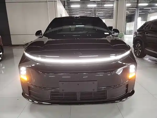 Li Auto L6 2025