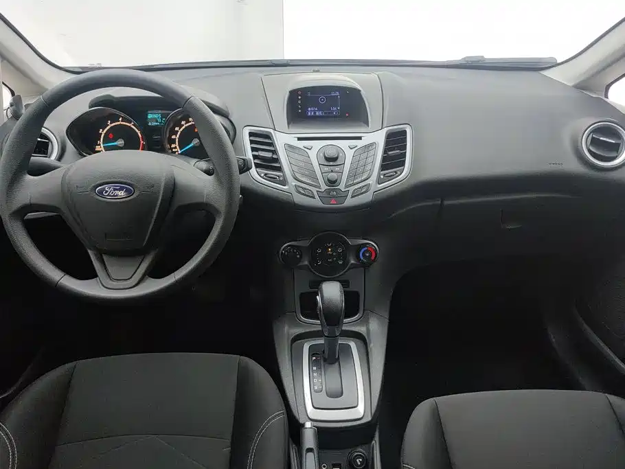 Ford Fiesta 2013 — фото 12