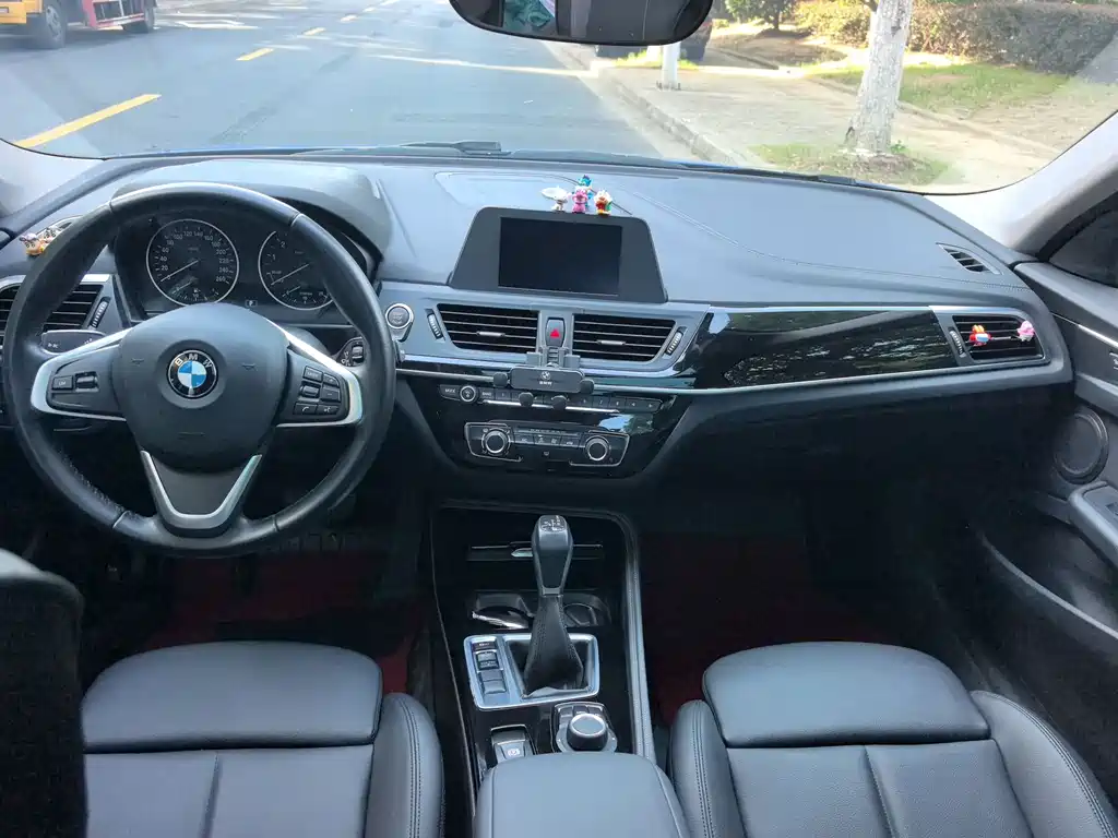 BMW 1 Series 2017 — фото 10