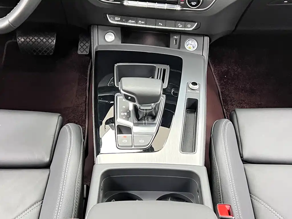 Audi Q5L 2023 — фото 18