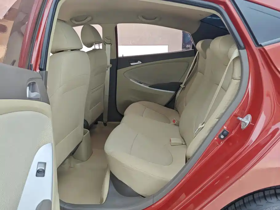 Hyundai Accent 2013 — фото 11