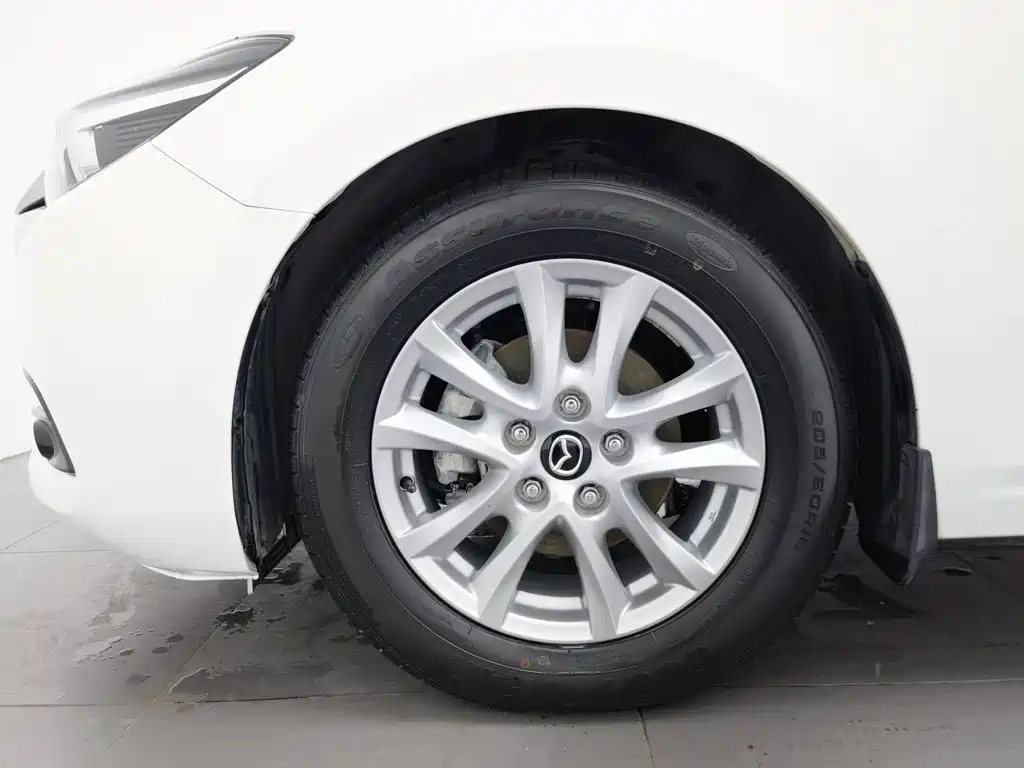 Mazda 3 Axela 2017 — фото 17