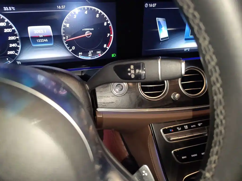 Mercedes-Benz E-Class 2019 — фото 15
