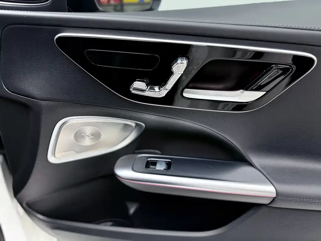 Mercedes-Benz C-Class 2023 — фото 17