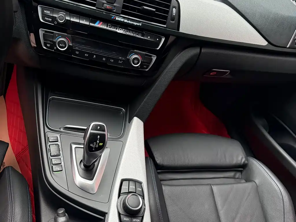 BMW 3 Series 2019 — фото 25