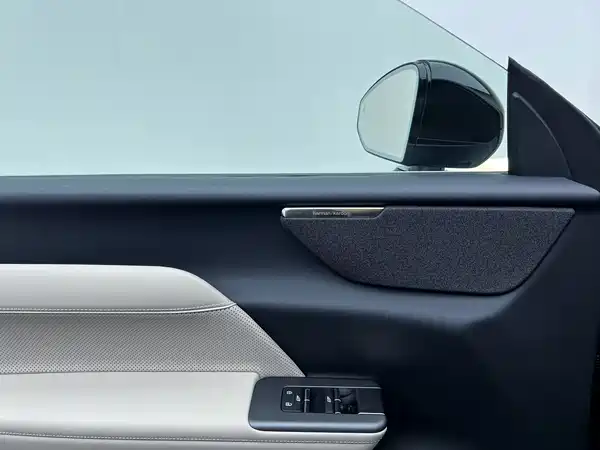 Volvo XC70 Plug-In Hybrid 2025