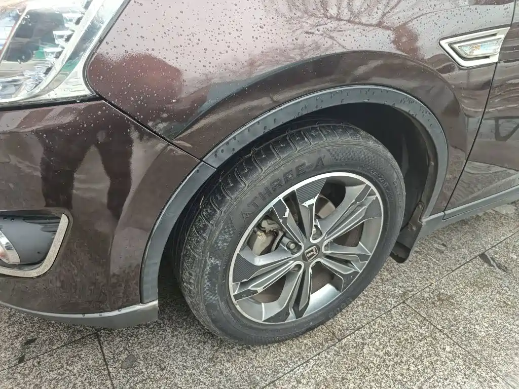 Luxgen You6 SUV 2016 — фото 20