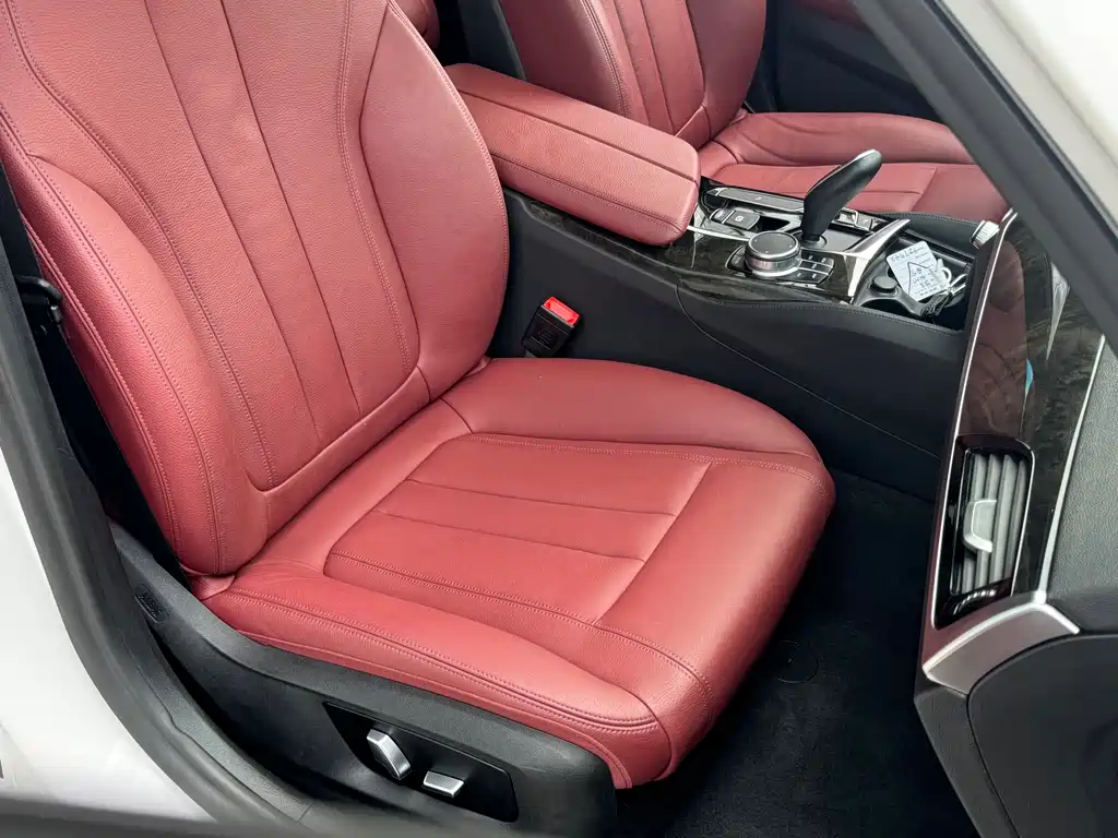 BMW 5 Series 2019 — фото 15