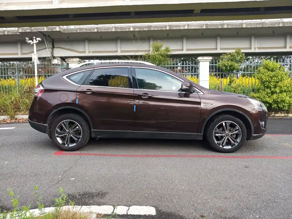 Luxgen You6 SUV 2016 — фото 25