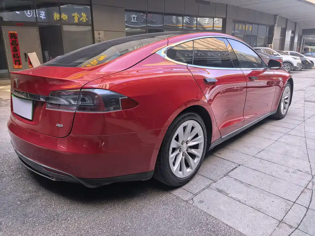 Tesla Model S 2016 — фото 9