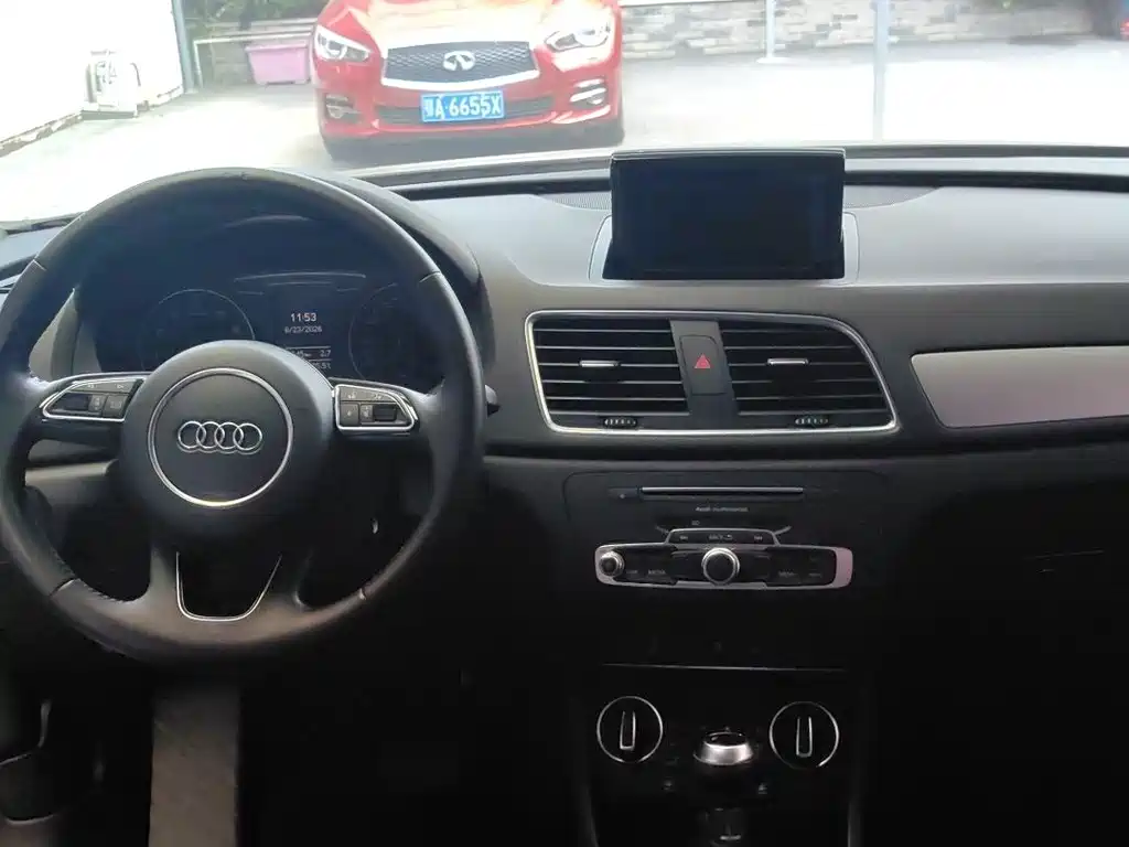Audi Q3 2016 — фото 10