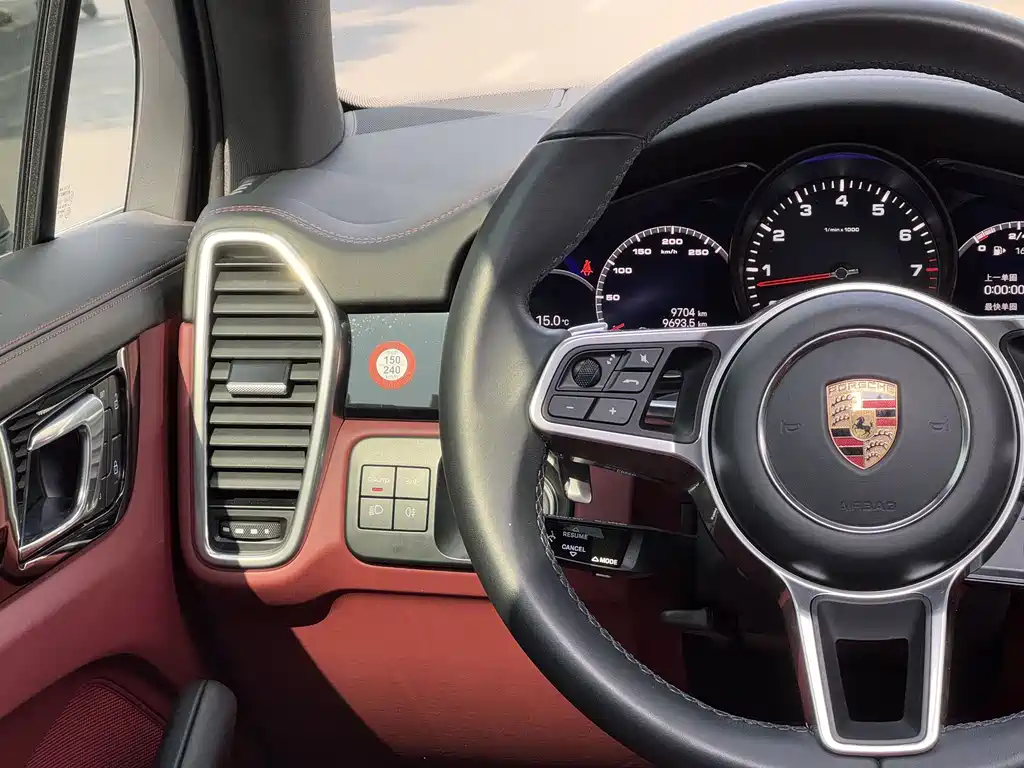 Porsche Cayenne 2023 — фото 10