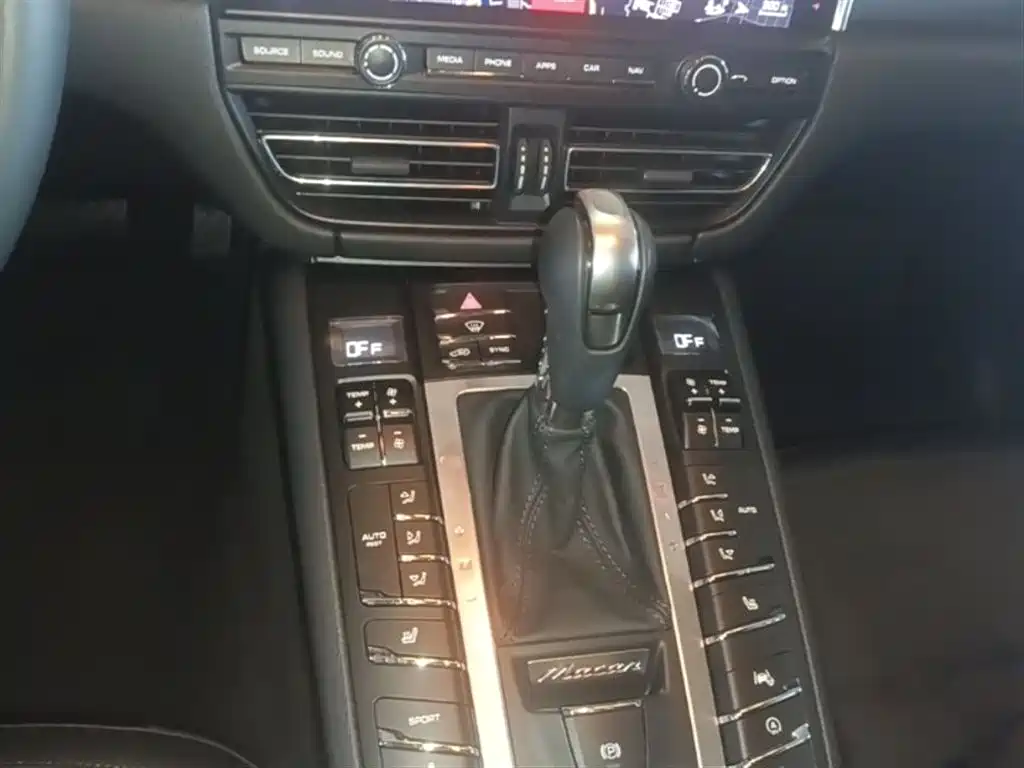 Porsche Macan 2021 — фото 14