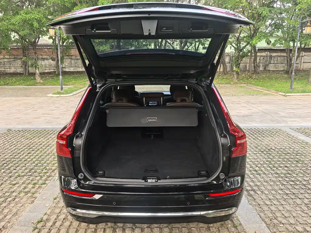 Volvo XC60 2022 — фото 20