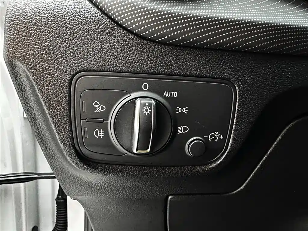 Audi Q2L 2022 — фото 17