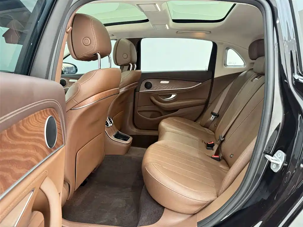 Mercedes-Benz E-Class 2023 — фото 17