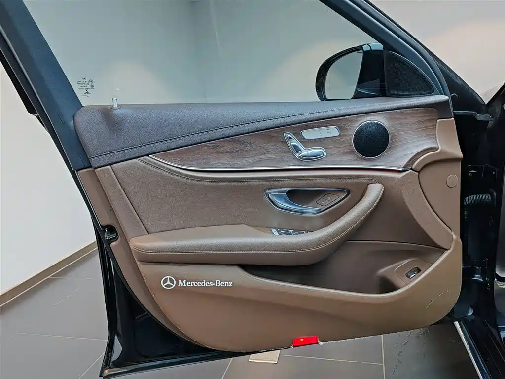 Mercedes-Benz E-Class 2020 — фото 18