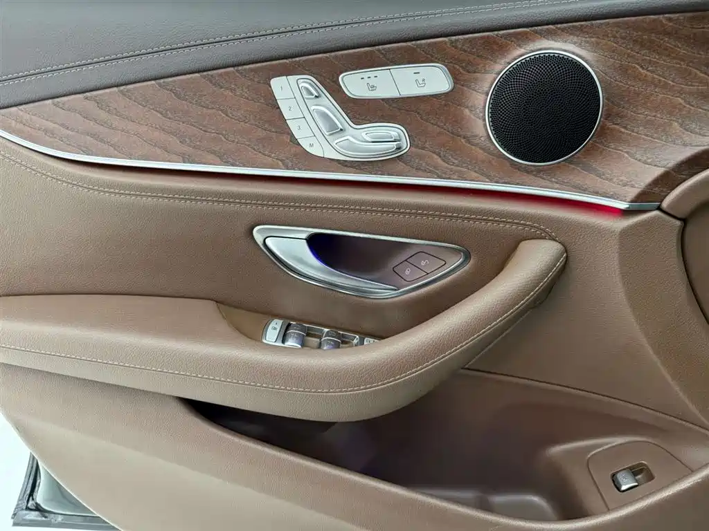 Mercedes-Benz E-Class 2023 — фото 21