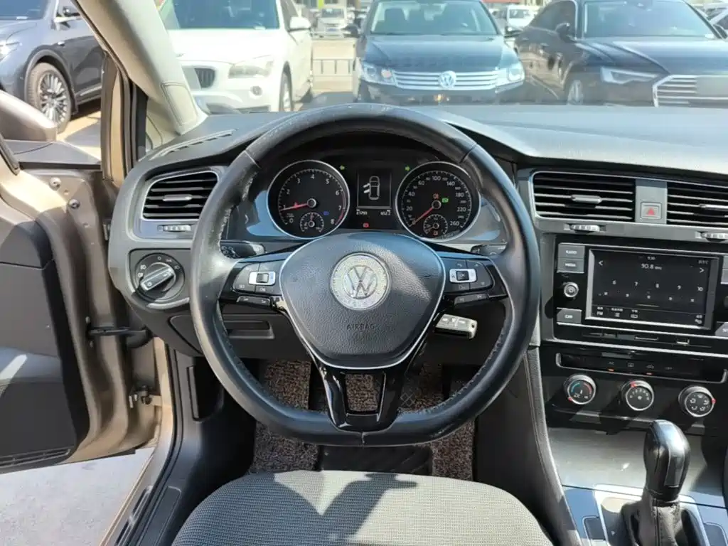 Volkswagen Golf 2018 — фото 11