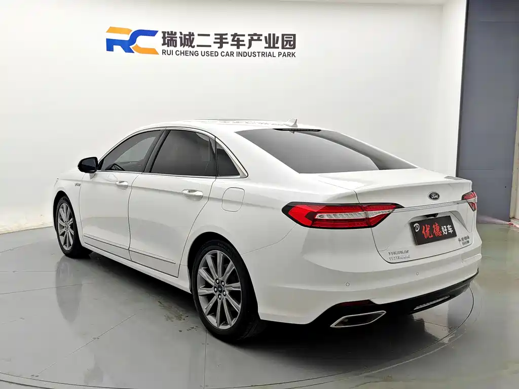Ford Taurus 2019 — фото 17