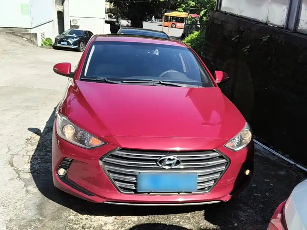 Hyundai Elantra 2018 — фото 3