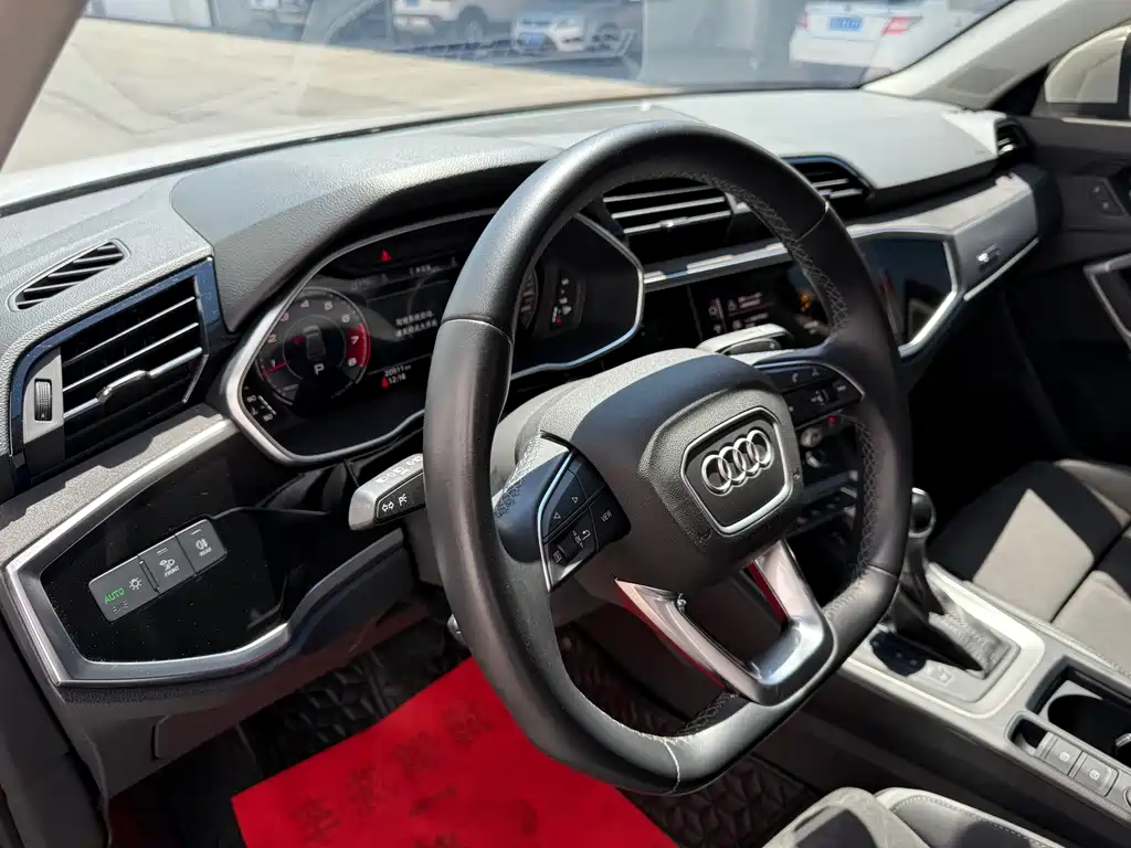 Audi Q3 2023 — фото 14
