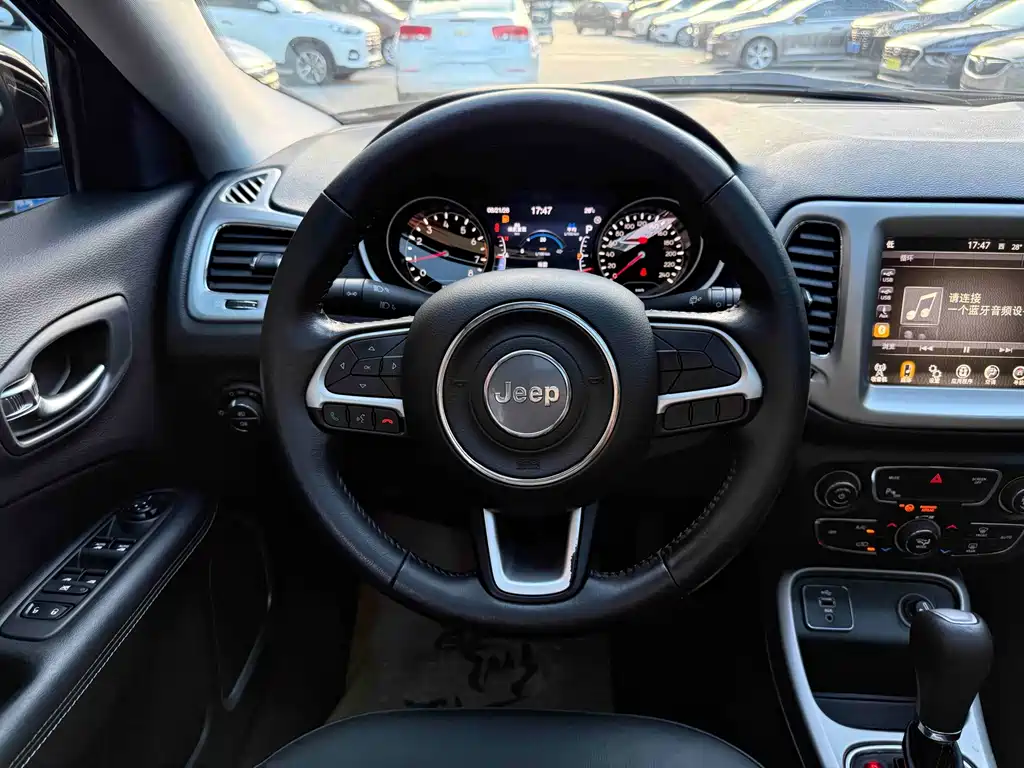 Jeep Compass 2018 — фото 9