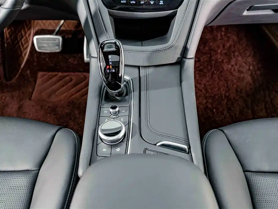 Cadillac XT6 2025 — фото 14