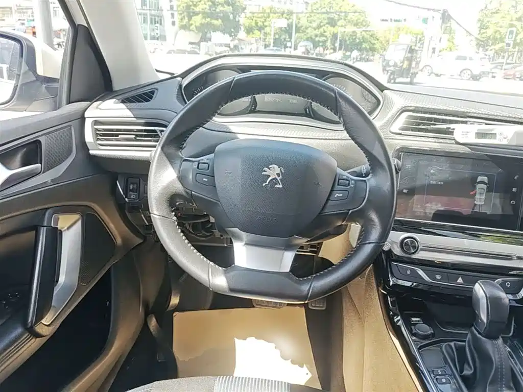 Peugeot 308 2018 — фото 11