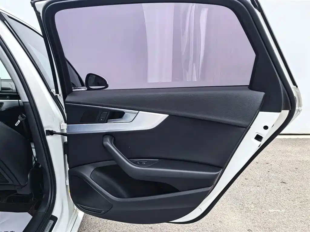 Audi A4L 2019 — фото 14