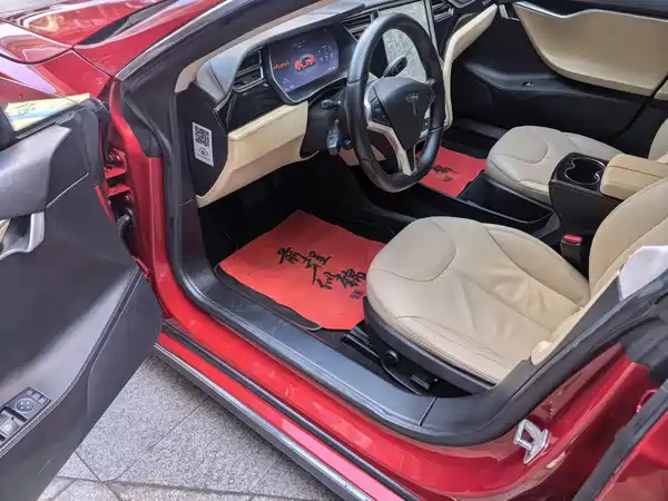 Tesla Model S 2014
