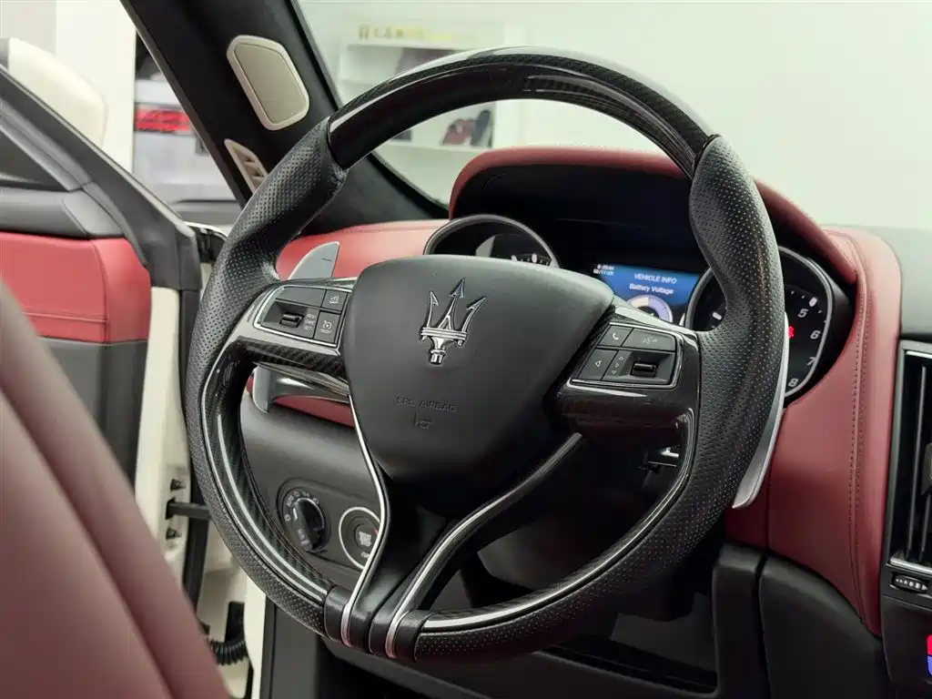 Maserati Levante 2019 — фото 12