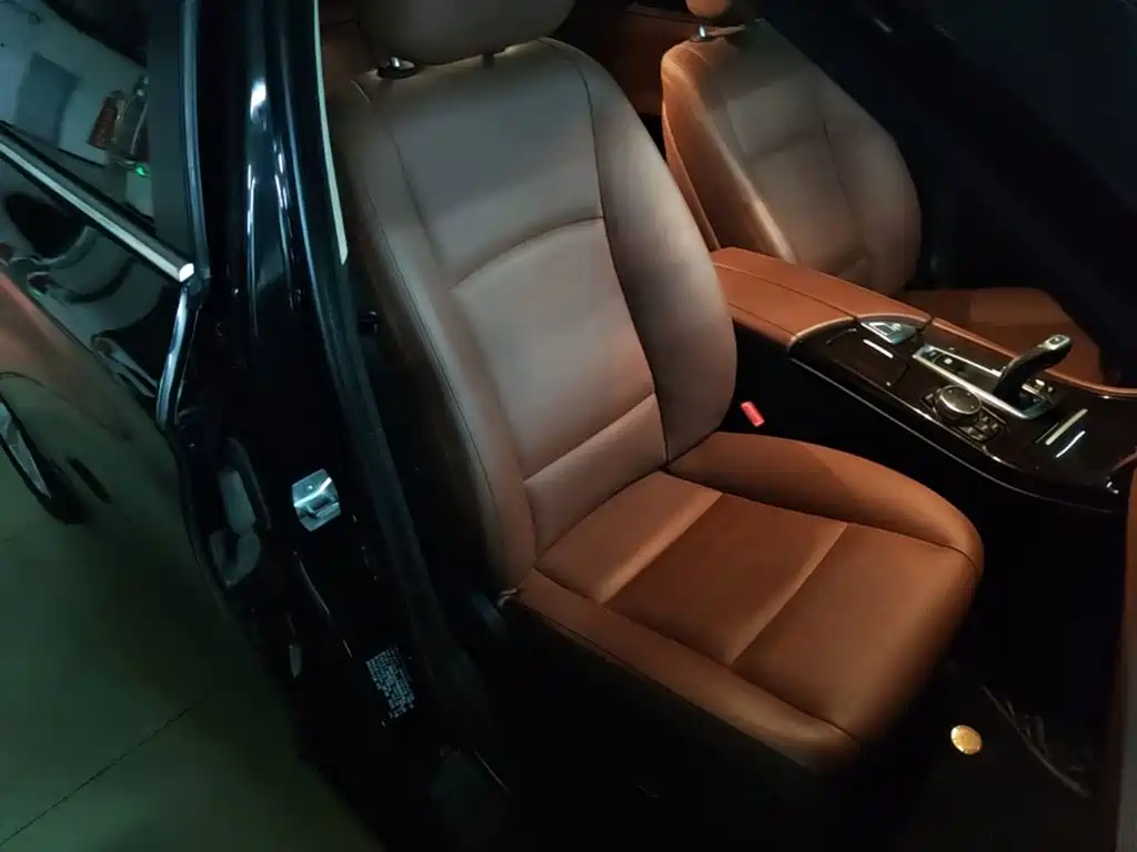 BMW 5 Series 2015 — фото 25