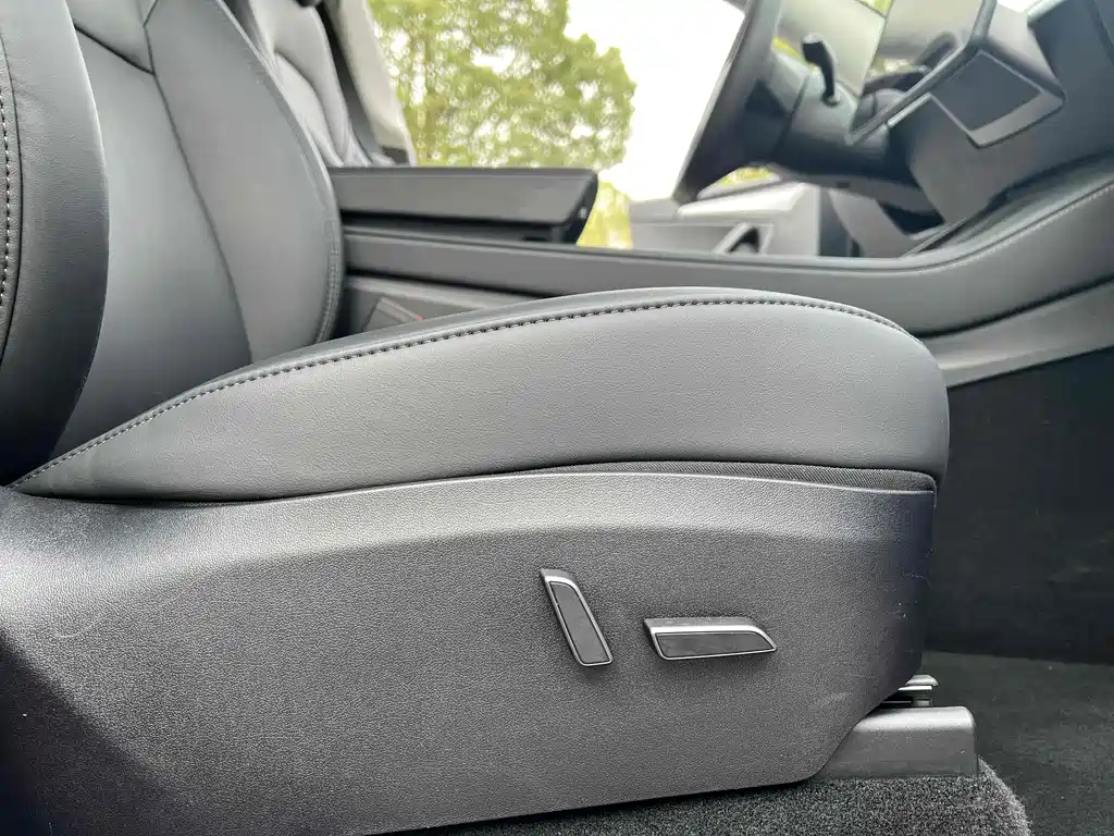 Tesla Model Y 2024 — фото 11