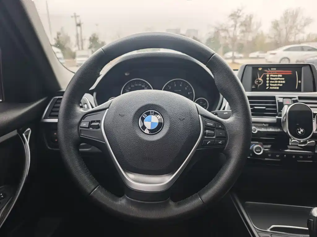 BMW 3 Series 2017 — фото 17