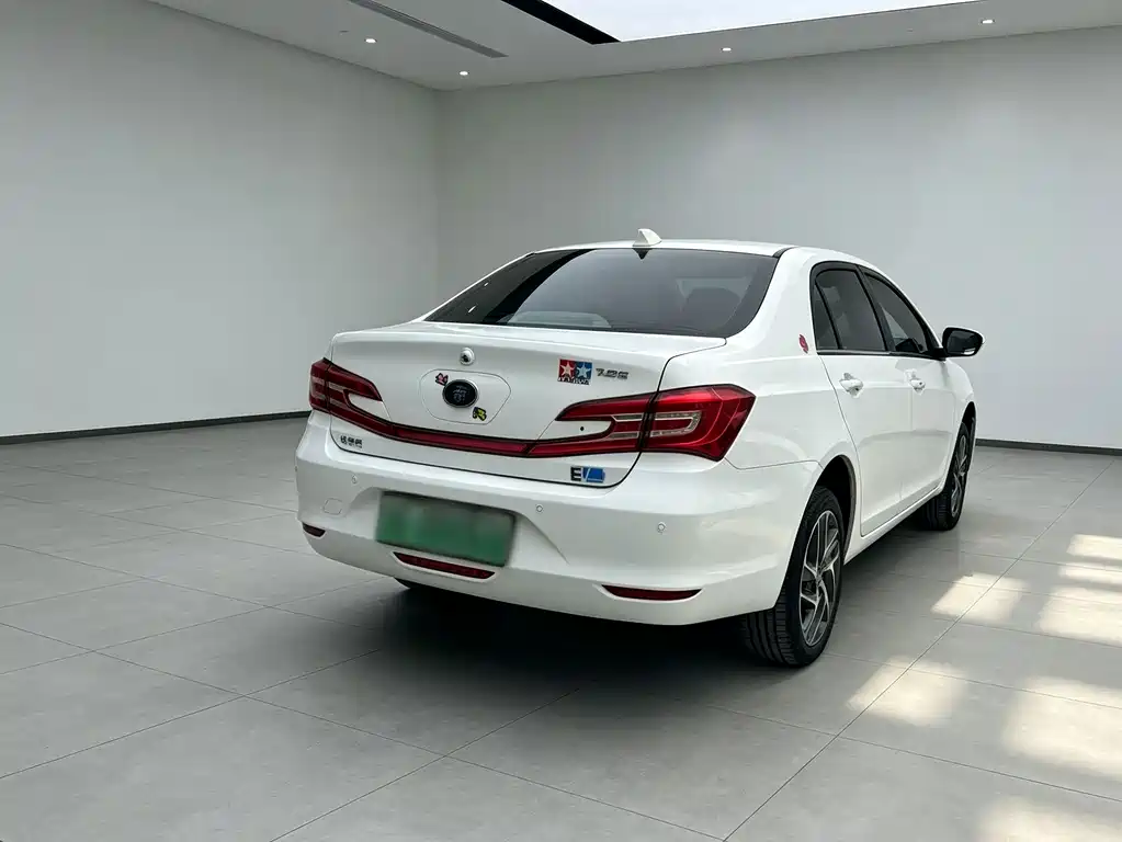 BYD Qin NEV 2018 — фото 10
