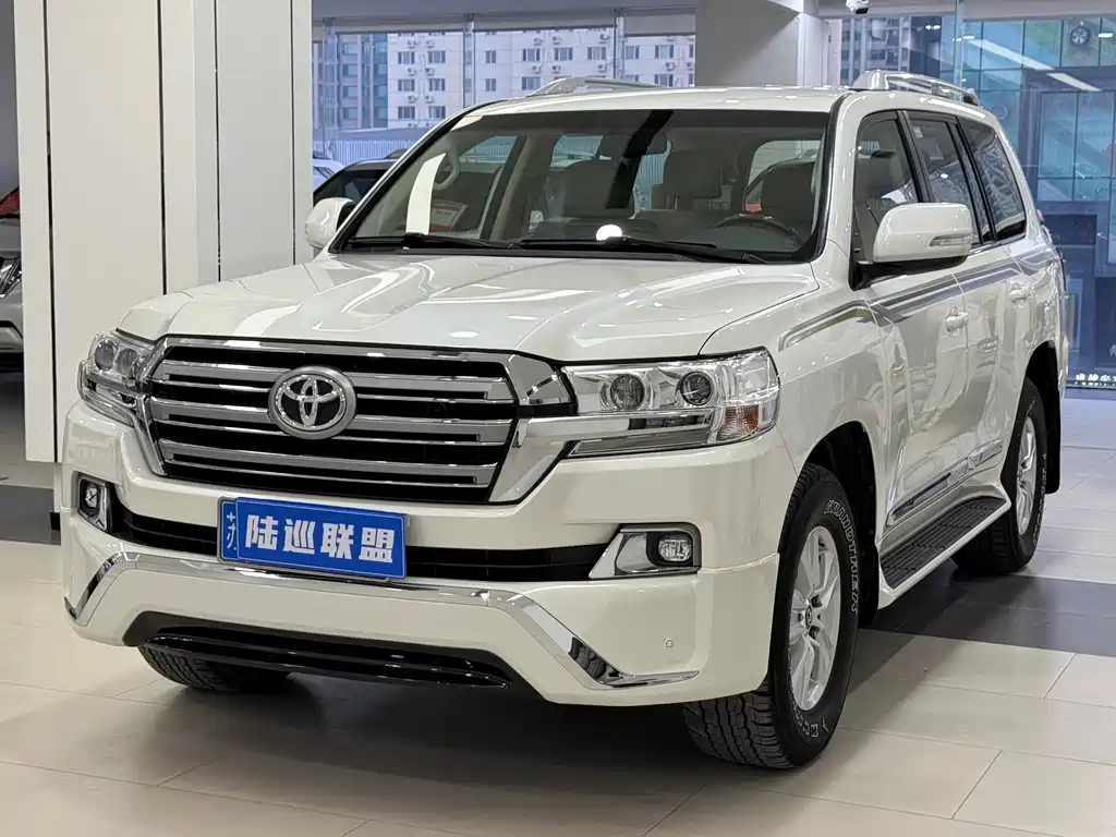 Toyota Land Cruiser 2018 — фото 1