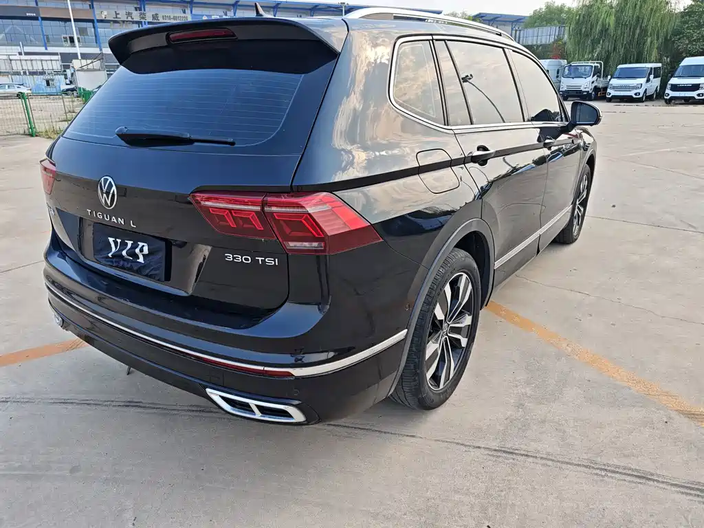 Volkswagen Tiguan L 2023 — фото 9