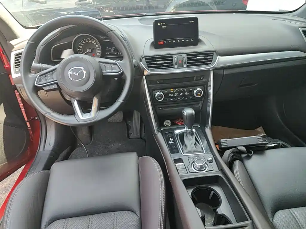 Mazda CX-4 2018 — фото 10