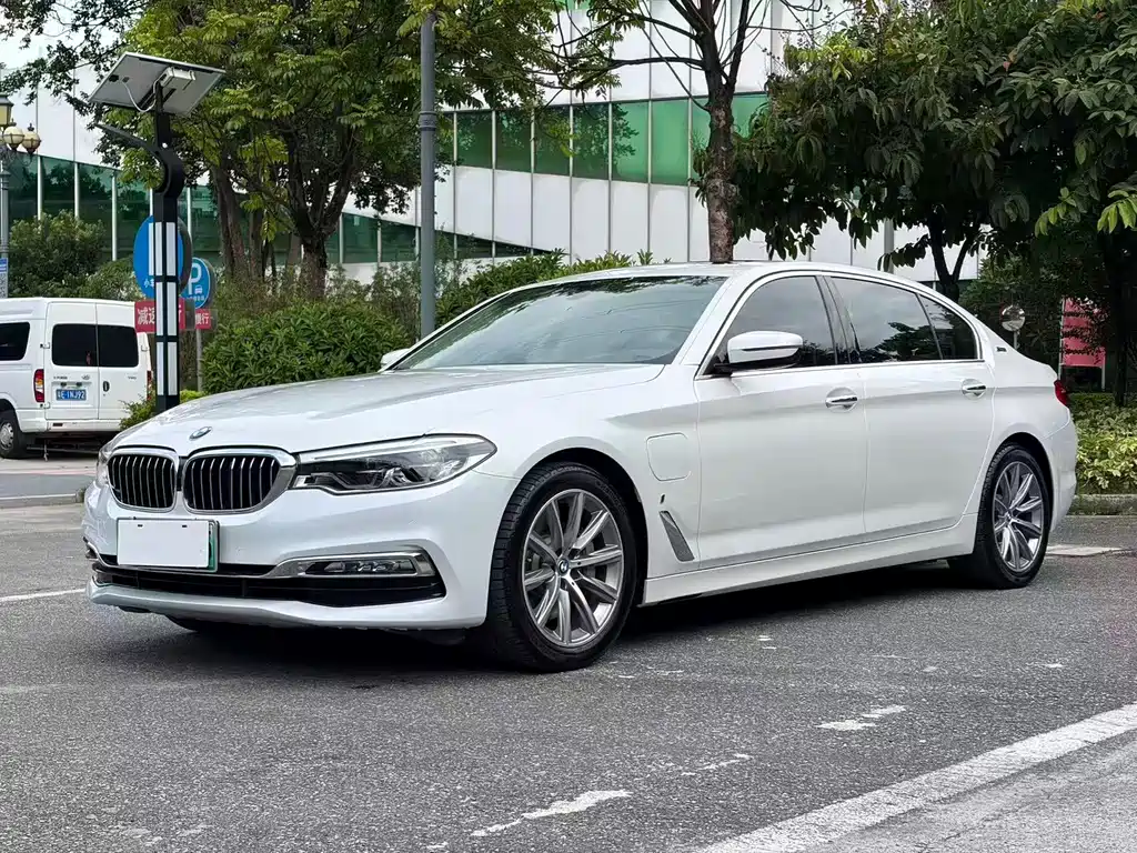BMW 5 Series New Energy 2018 — фото 1