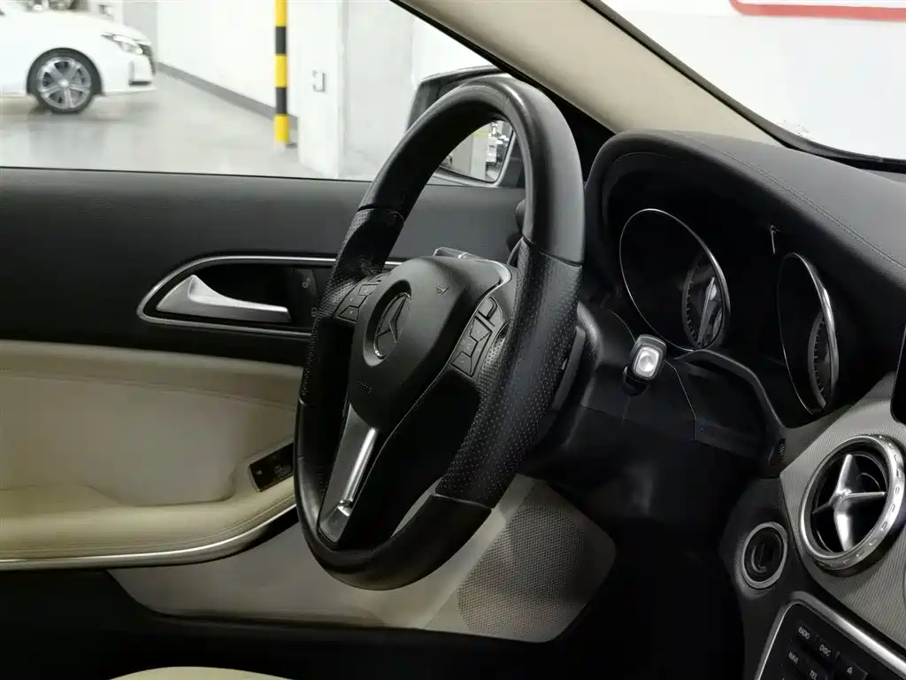 Mercedes-Benz GLA 2015 — фото 22