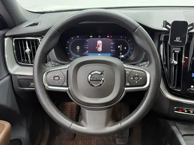 Volvo XC60 2023 — фото 8