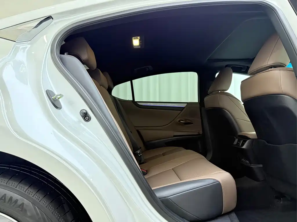 Lexus ES 2025 — фото 10