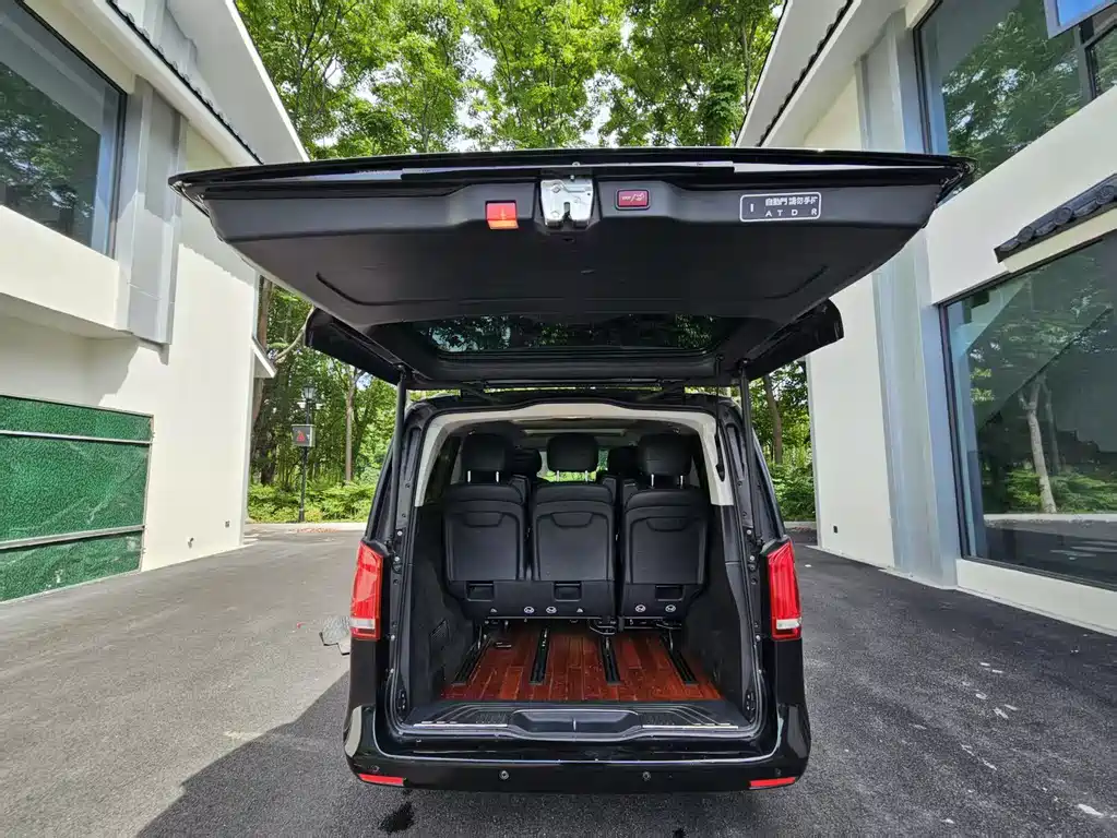 Mercedes-Benz V-Class 2020 — фото 20